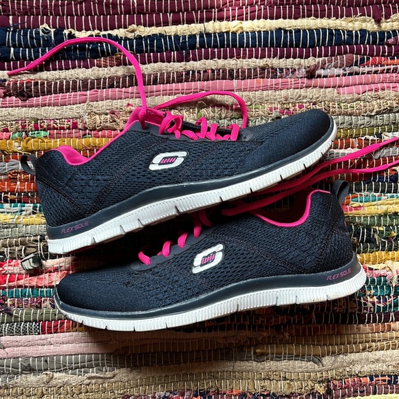 Blue and pink Sketchers - Picture 2 of 4
